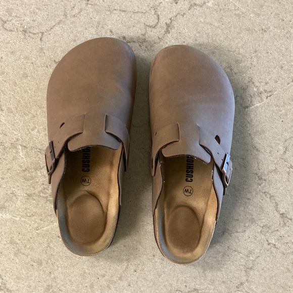 Cushionaire | Boston clogs size 7 Wide - Picture 2 of 5